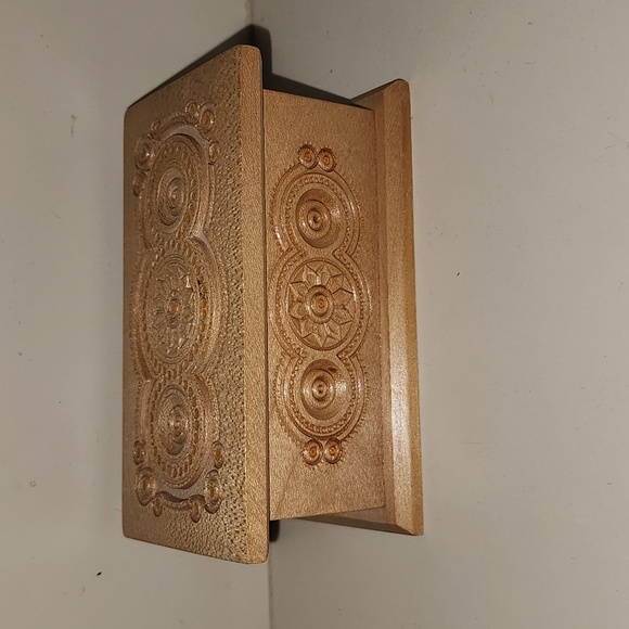 Wood trinket/jewlery box - Picture 3 of 10